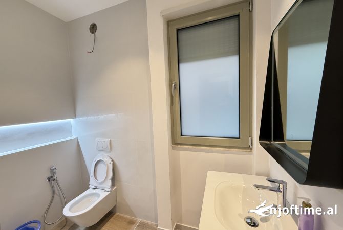 Shtepi me qera Apartament ne Tirane, 2+1, Mobilimi Bosh, pa mobiluar, Pagesa 70,000  Leke.