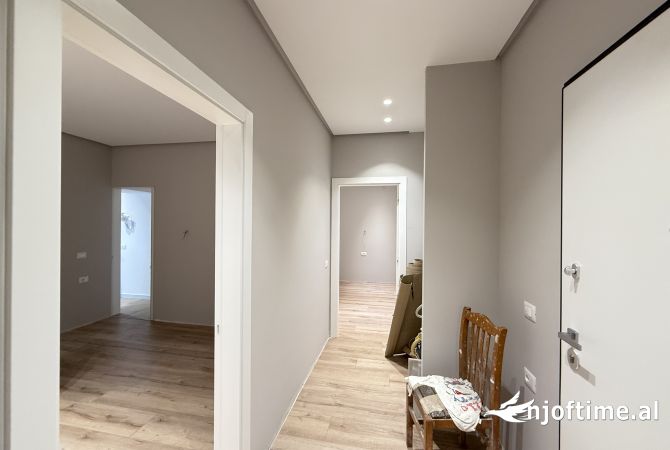 Shtepi me qera Apartament ne Tirane, 2+1, Mobilimi Bosh, pa mobiluar, Pagesa 70,000  Leke.