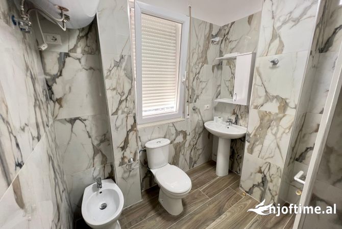 Shtepi me qera Apartament ne Tirane, 2+1, Mobilimi Pjeserisht e mobiluar, Pagesa 600  Euro.