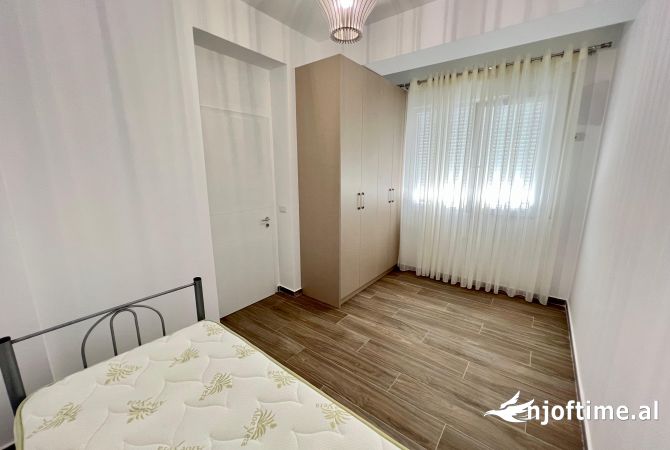 Shtepi me qera Apartament ne Tirane, 2+1, Mobilimi Pjeserisht e mobiluar, Pagesa 600  Euro.