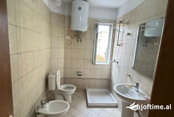 Shtepi me qera Apartament ne Tirane, 1+1, Mobilimi Pjeserisht e mobiluar, Pagesa 47,000  Leke.