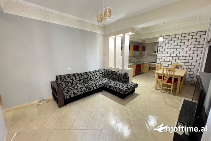 Shtepi me qera 2+1 ne Tirane - 58,000 Leke