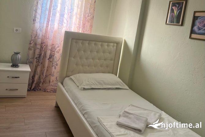 Shtepi me qera Apartament ne Tirane, 3+1, Mobilimi E mobiluar, Pagesa 600  Euro.