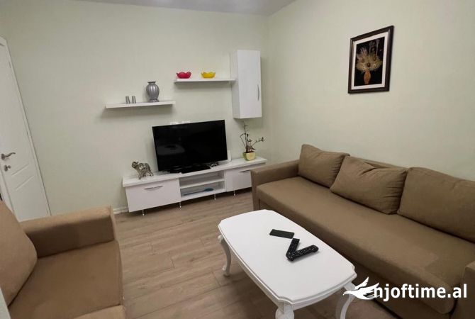 Qera Apartament 3+1 ne Xhamllik