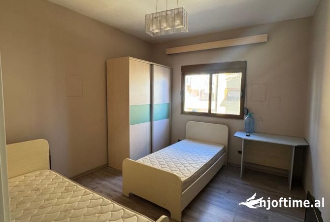 Shtepi me qera Apartament ne Tirane, 2+1, Mobilimi E mobiluar, Pagesa 600  Euro.