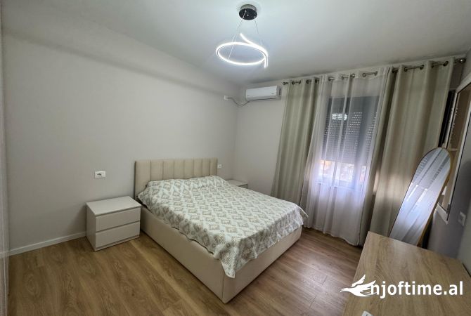 Shtepi me qera Apartament ne Tirane, 2+1, Mobilimi E mobiluar, Pagesa 900  Euro.