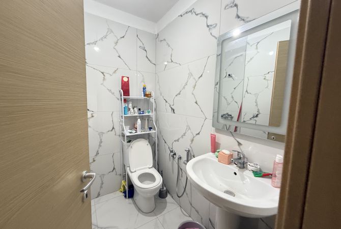 Shtepi me qera Apartament ne Tirane, 2+1, Mobilimi E mobiluar, Pagesa 700  Euro.
