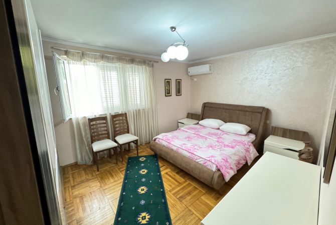 Shtepi me qera Apartament ne Tirane, 2+1, Mobilimi E mobiluar, Pagesa 500  Euro.