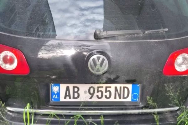 Makina ne shitje ne Tirane, Volkswagen, 2010 Benzine,Kambio Automatik Pagesa 3,700  Euro.