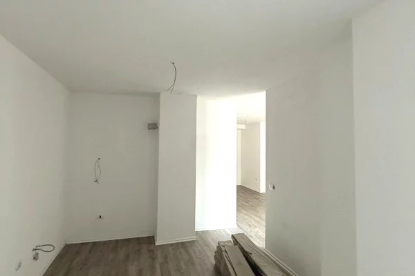 Ambient biznesi me qera 3+1 ne Tirane - 1,000 Euro