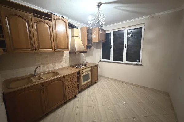 Shtepi me qera 3+1 ne Tirane - 500 Euro