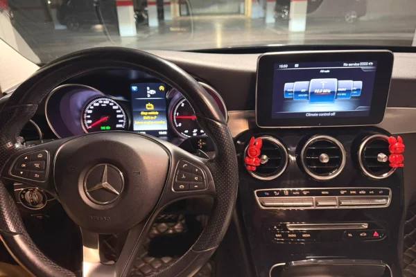 Makina ne shitje ne Tirane, Mercedes-Benz, 2015 Diesel,Kambio Automatik Pagesa 17,000  Euro.