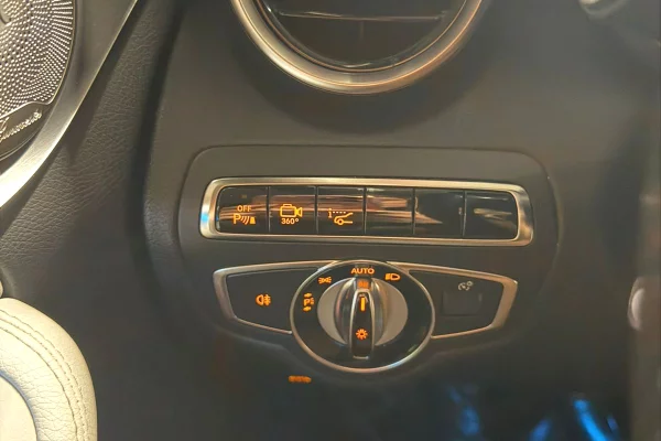 Makina ne shitje ne Tirane, Mercedes-Benz, 2015 Diesel,Kambio Automatik Pagesa 17,000  Euro.