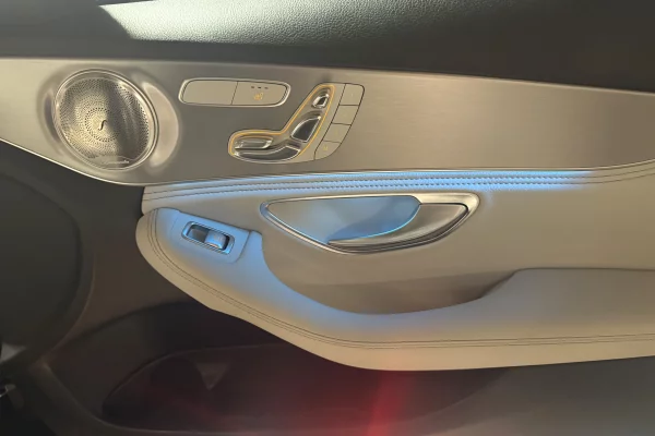 Makina ne shitje ne Tirane, Mercedes-Benz, 2015 Diesel,Kambio Automatik Pagesa 17,000  Euro.