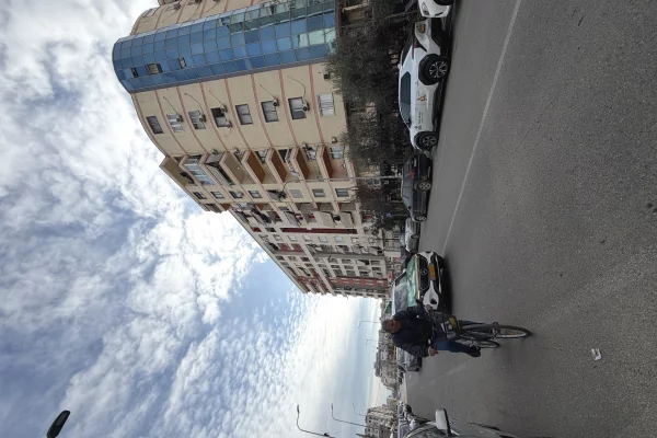 Shtepi ne shitje Apartament ne Tirane, 2+1, Mobilimi E mobiluar, Pagesa 135,000  Euro.