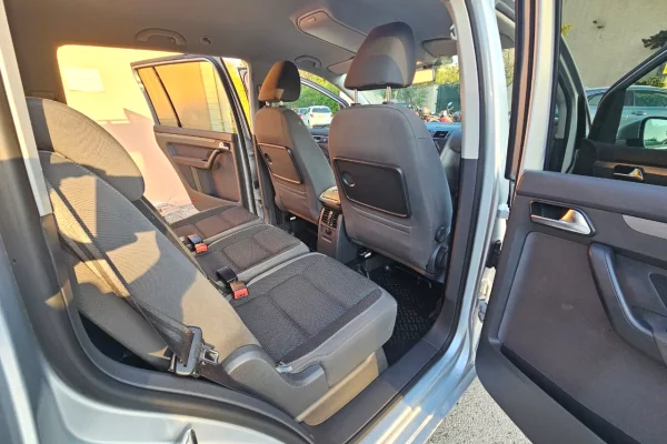 Cars for sale in Fier, Volkswagen, 2011 Diesel,Kambio Automatik Payment 7,000  Euro.