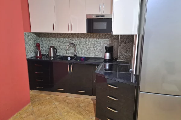 Shtepi me qera 2+1 ne Tirane - 350 Euro