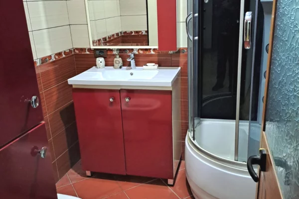 Shtepi me qera Apartament ne Tirane, 2+1, Mobilimi E mobiluar, Pagesa 350  Euro.