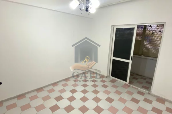 Shtepi ne shitje Apartament ne Durres, 2+1, Mobilimi Pjeserisht e mobiluar, Pagesa 95,000  Euro.