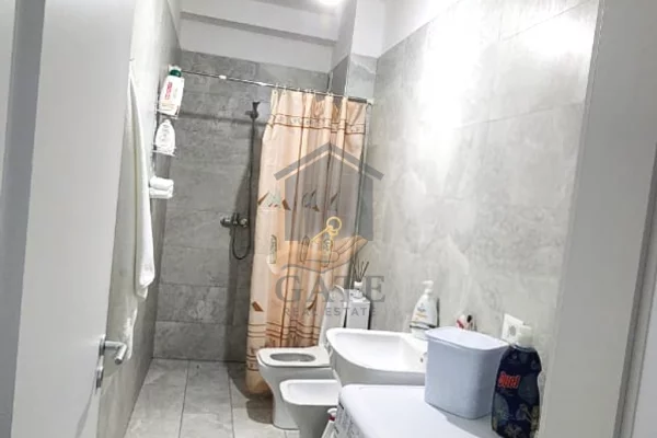 Shtepi me qera Apartament ne Durres, 2+1, Mobilimi E mobiluar, Pagesa 320  Euro.