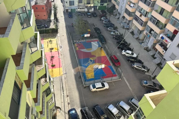 Shtepi ne shitje Apartament ne Durres, 2+1, Mobilimi Bosh, pa mobiluar, Pagesa 115,000  Euro.