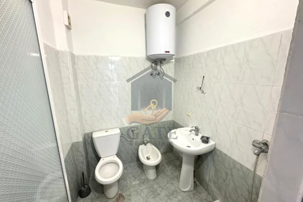 Shtepi ne shitje Apartament ne Durres, 2+1, Mobilimi Bosh, pa mobiluar, Pagesa 115,000  Euro.