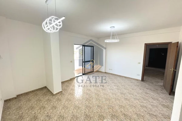 Shtepi ne shitje Apartament ne Durres, 2+1, Mobilimi Bosh, pa mobiluar, Pagesa 115,000  Euro.