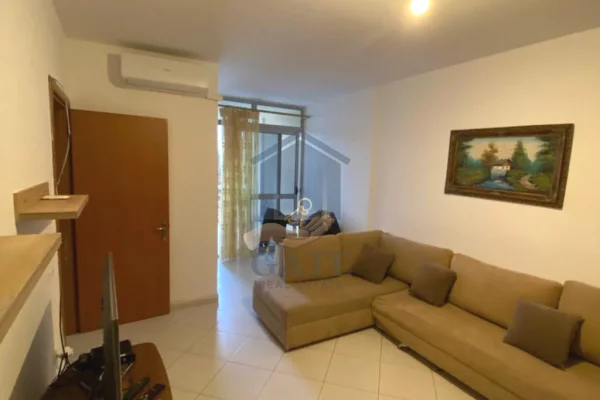 Shtepi me qera 1+1 ne Durres - 250 Euro