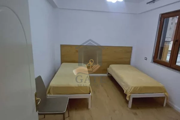 Shtepi ne shitje Apartament ne Durres, 2+1, Mobilimi E mobiluar, Pagesa 170,000  Euro.