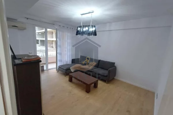 Shtepi ne shitje Apartament ne Durres, 2+1, Mobilimi E mobiluar, Pagesa 170,000  Euro.