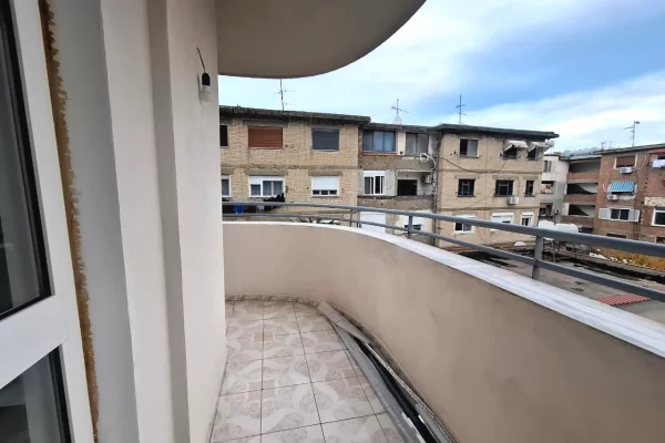 Shtepi me qera Apartament ne Durres, 2+1, Mobilimi Pjeserisht e mobiluar, Pagesa 400  Euro.