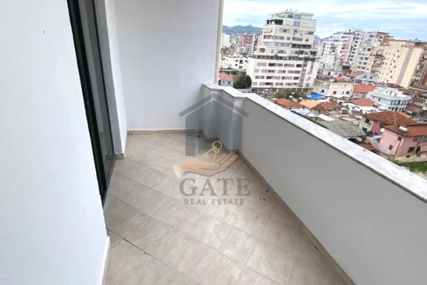 Shtepi ne shitje Apartament ne Durres, 2+1, Mobilimi Bosh, pa mobiluar, Pagesa 125,000  Euro.