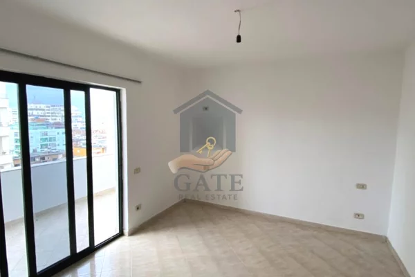 Shtepi ne shitje Apartament ne Durres, 2+1, Mobilimi Bosh, pa mobiluar, Pagesa 125,000  Euro.