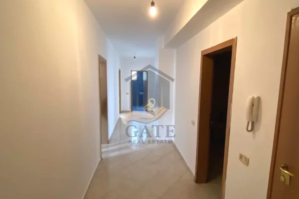 Shtepi ne shitje Apartament ne Durres, 2+1, Mobilimi Bosh, pa mobiluar, Pagesa 125,000  Euro.