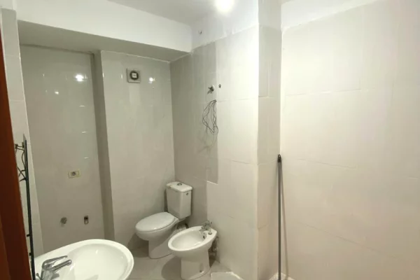 Shtepi ne shitje Apartament ne Durres, 2+1, Mobilimi E mobiluar, Pagesa 128,000  Euro.