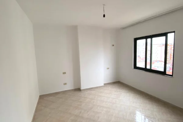 Shtepi ne shitje Apartament ne Durres, 2+1, Mobilimi E mobiluar, Pagesa 128,000  Euro.