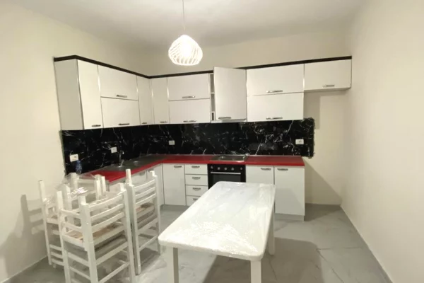 Shtepi me qera 2+1 ne Durres - 40,000 Leke