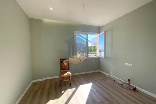 Shtepi ne shitje Apartament ne Durres, 2+1, Mobilimi Bosh, pa mobiluar, Pagesa 123,000  Euro.