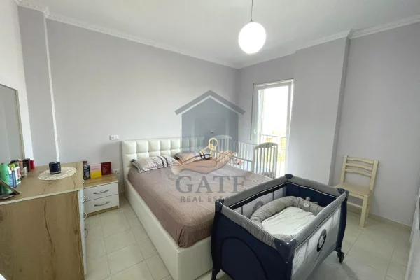 Shtepi ne shitje Apartament ne Durres, 2+1, Mobilimi E mobiluar, Pagesa 233,000  Euro.