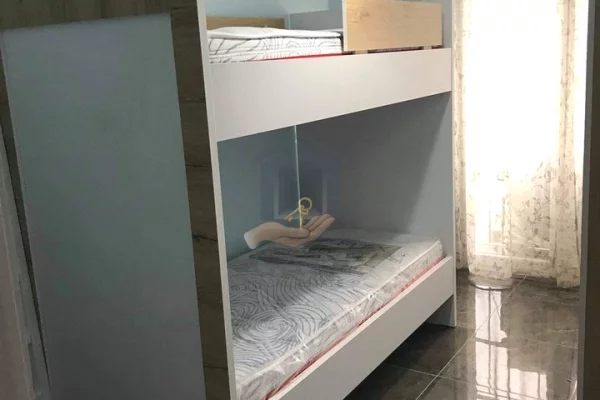 Shtepi ne shitje Apartament ne Durres, 2+1, Mobilimi E mobiluar, Pagesa 300,000  Euro.