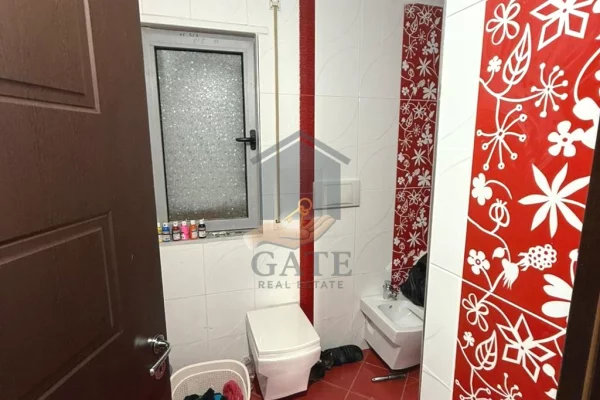 Shtepi ne shitje Apartament ne Durres, 2+1, Mobilimi E mobiluar, Pagesa 165,000  Euro.