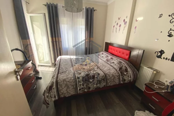 Shtepi ne shitje Apartament ne Durres, 3+1, Mobilimi E mobiluar, Pagesa 155,000  Euro.