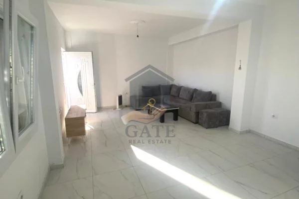 Shtepi me qera Shtepi Private ne Durres, 2+1, Mobilimi E mobiluar, Pagesa 250  Euro.