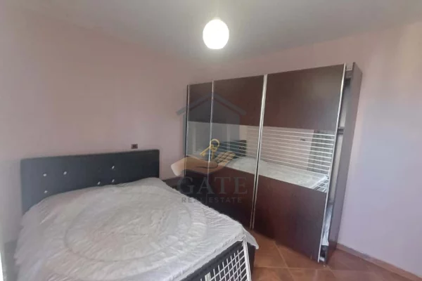 Shtepi ne shitje Apartament ne Durres, 2+1, Mobilimi E mobiluar, Pagesa 125,000  Euro.