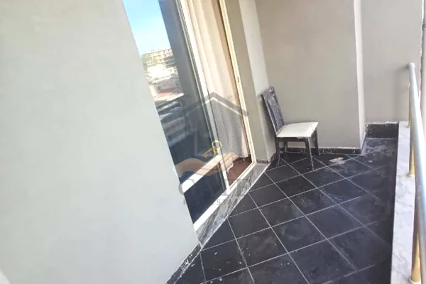 Shtepi ne shitje Apartament ne Durres, 2+1, Mobilimi E mobiluar, Pagesa 125,000  Euro.