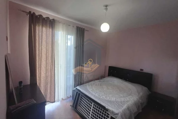 Shtepi ne shitje Apartament ne Durres, 2+1, Mobilimi E mobiluar, Pagesa 125,000  Euro.