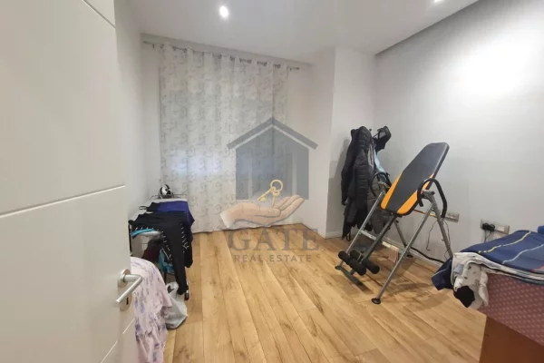 Shtepi ne shitje Apartament ne Durres, 2+1, Mobilimi E mobiluar, Pagesa 200,000  Euro.