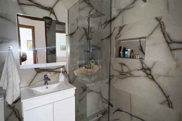 Shtepi ne shitje Apartament ne Durres, 1+1, Mobilimi E mobiluar, Pagesa 115,000  Euro.