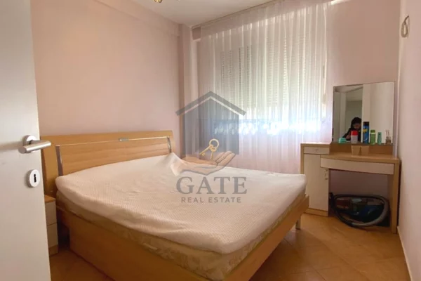 Jepet me qira apartament 1+1 – Rreshti i dytë me detin, Golem
