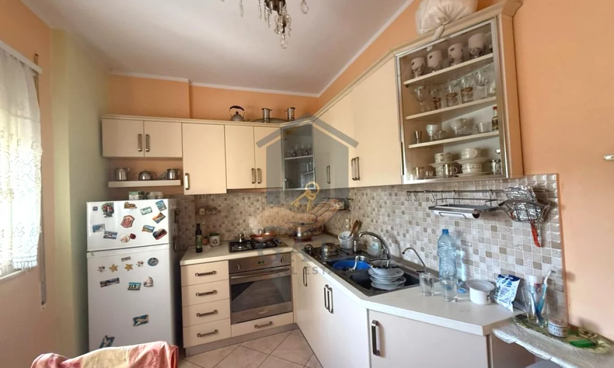 Shtepi ne shitje Apartament ne Durres, 2+1, Mobilimi E mobiluar, Pagesa 200,000  Euro.